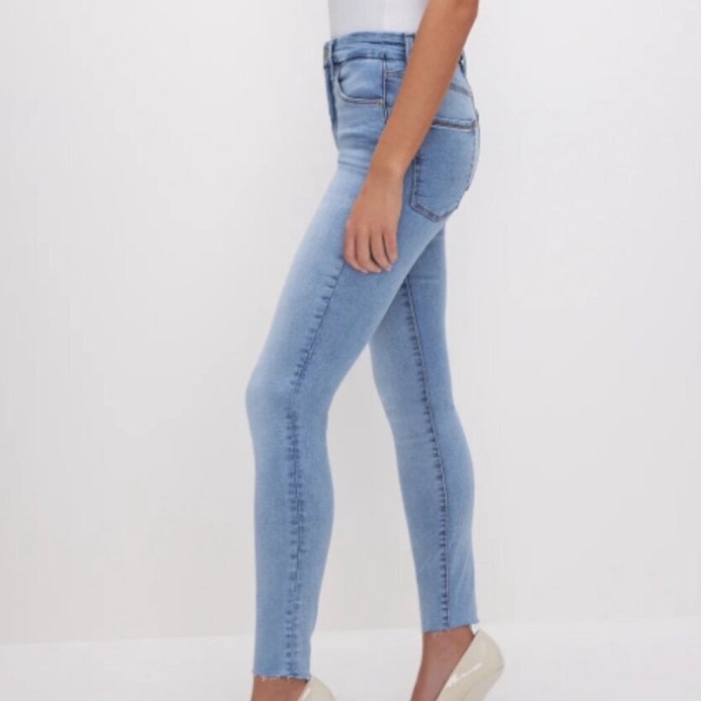 GOOD AMERICAN Good Waist Denim Skinny Jean Raw Hem Light Wash Size 4 / 27 - Picture 3 of 4